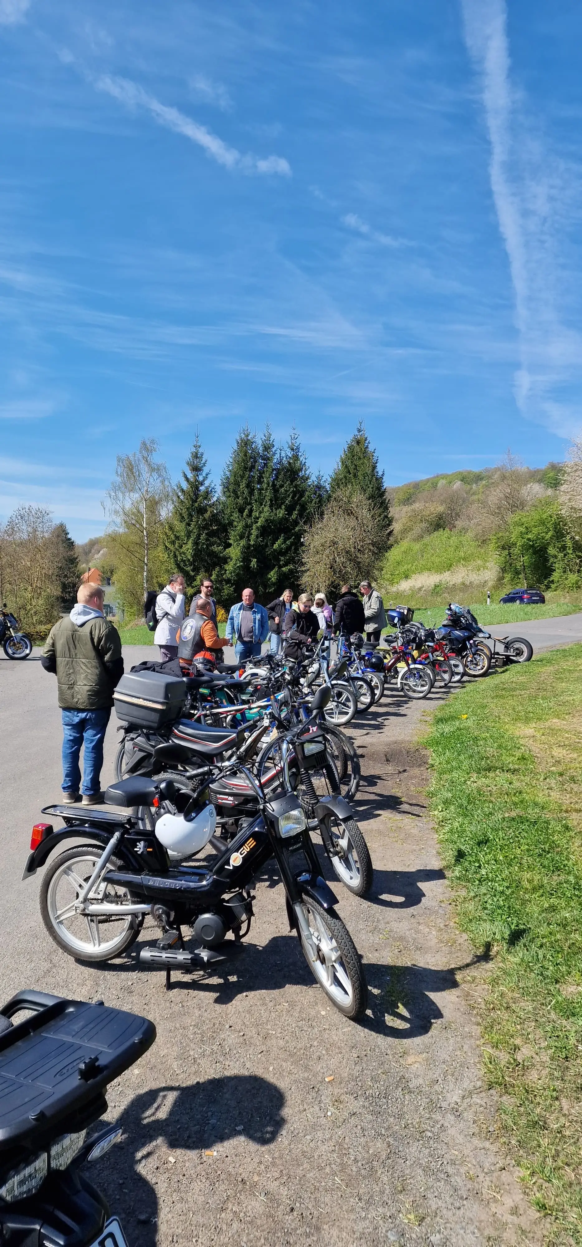 Zwischenstopp am Feldberg bei einer geführten Mofatour durch die Wetterau